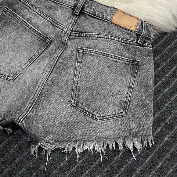 ZARA Shorts Denim Jean Distressed Cut Off Raw Fringe Frayed Gray Black Size 6 - Picture 5 of 8
